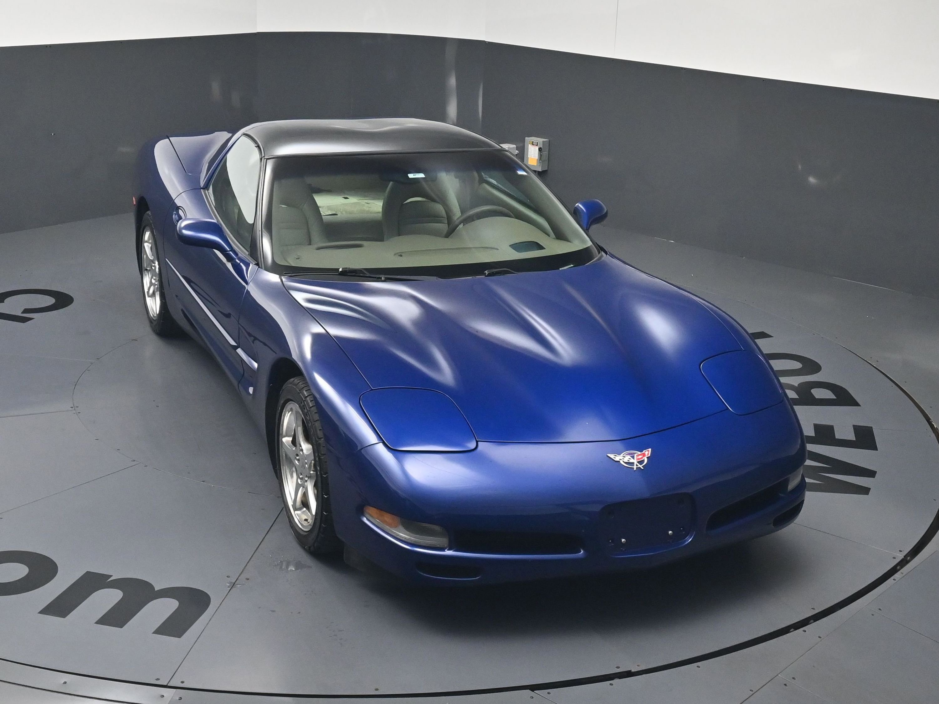 Used 2004 Chevrolet Corvette Coupe w/ Preferred Equipment Group RWD image 30