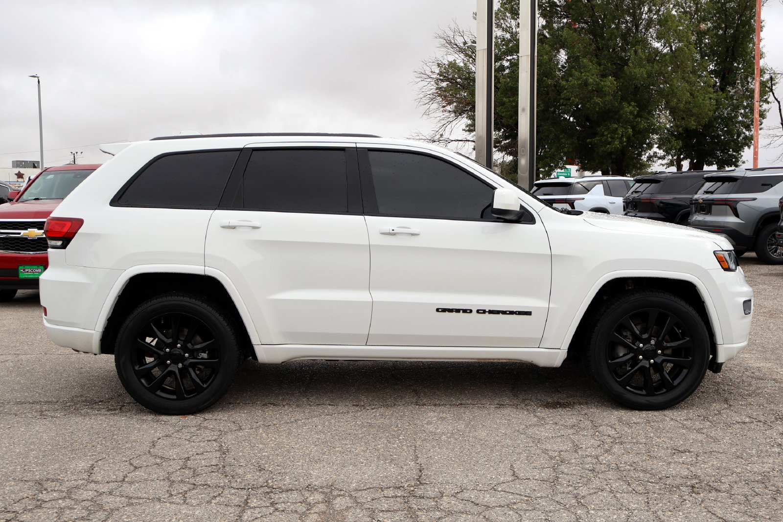 Used 2019 Jeep Grand Cherokee Altitude AWD/4WD image 5