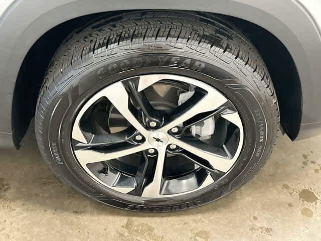Used 2025 Chevrolet Trax RS FWD image 5