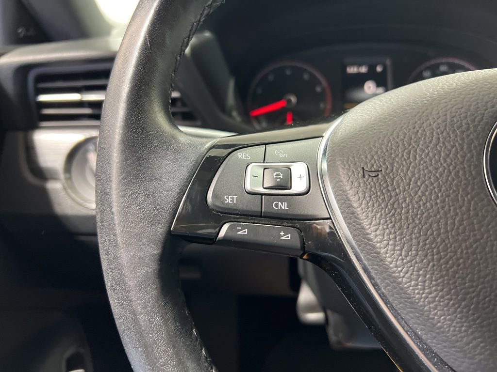 Used 2022 Volkswagen Passat 2.0T R-Line image 37