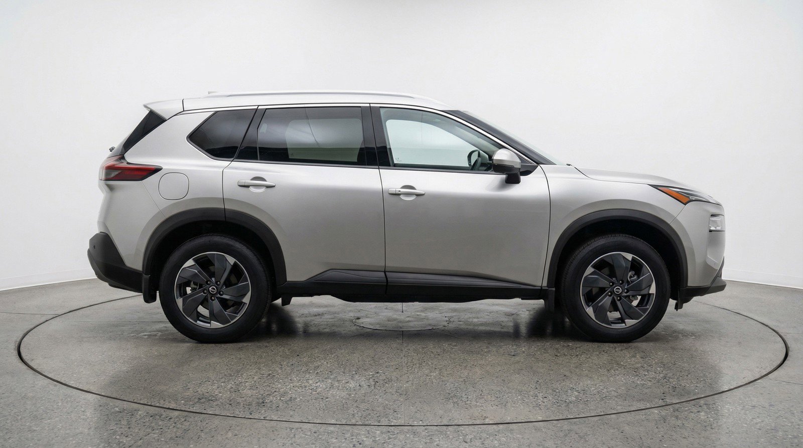 Used 2025 Nissan Rogue SV image 11