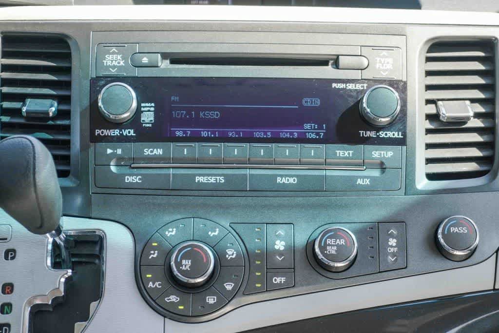 Used 2012 Toyota Sienna LE w/ Towing Pkg FWD image 13