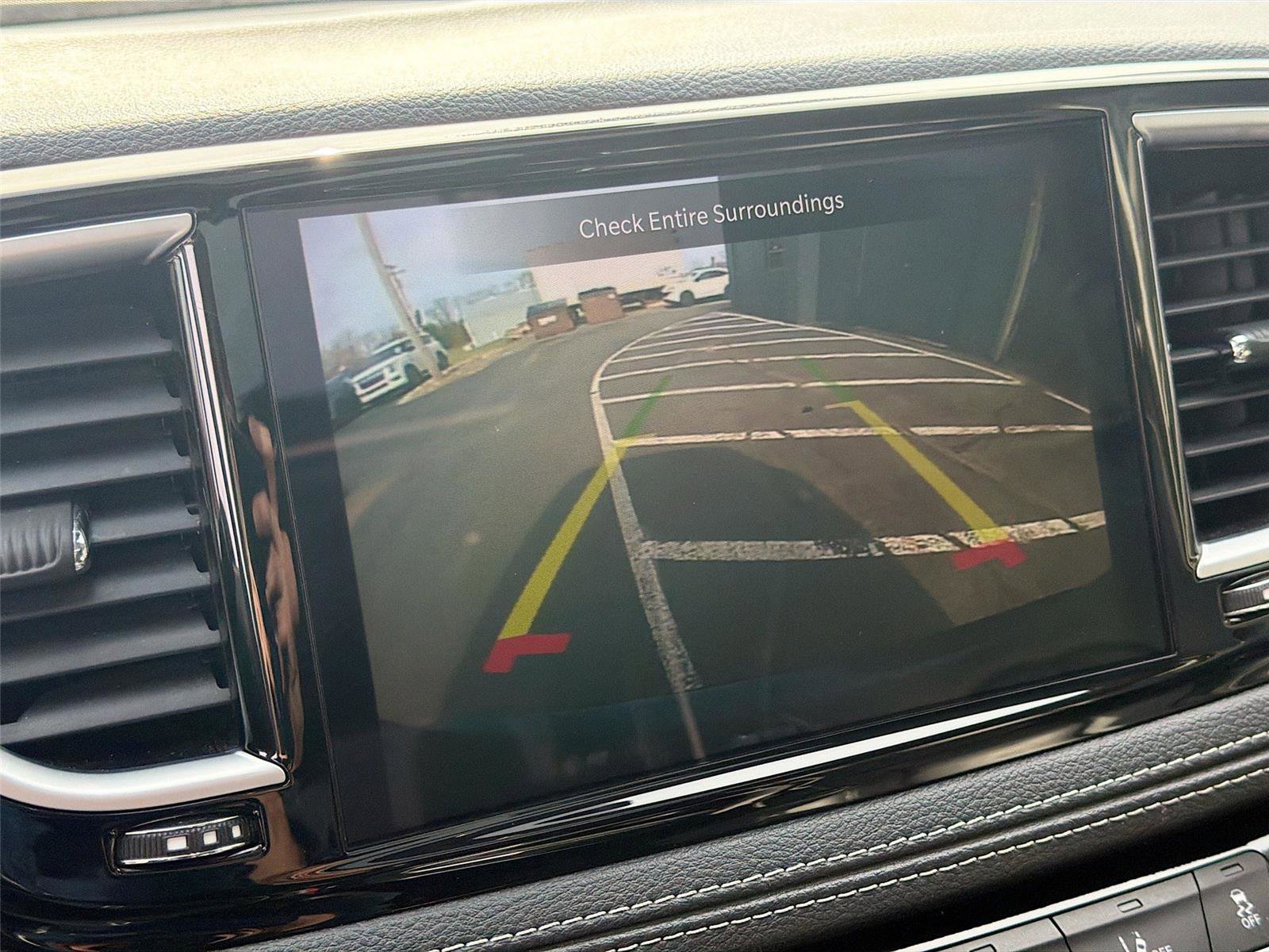 Used 2023 Chrysler Pacifica Limited image 17