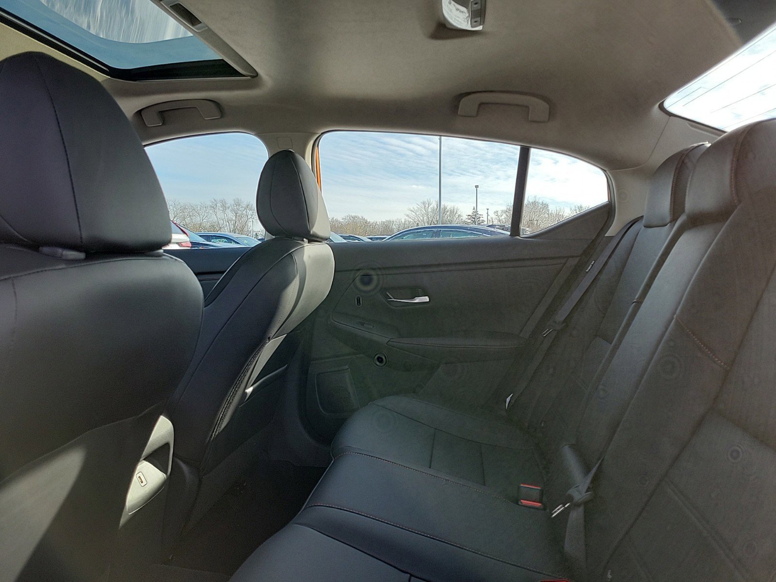 Used 2025 Nissan Sentra SR w/ SR Premium Package image 11