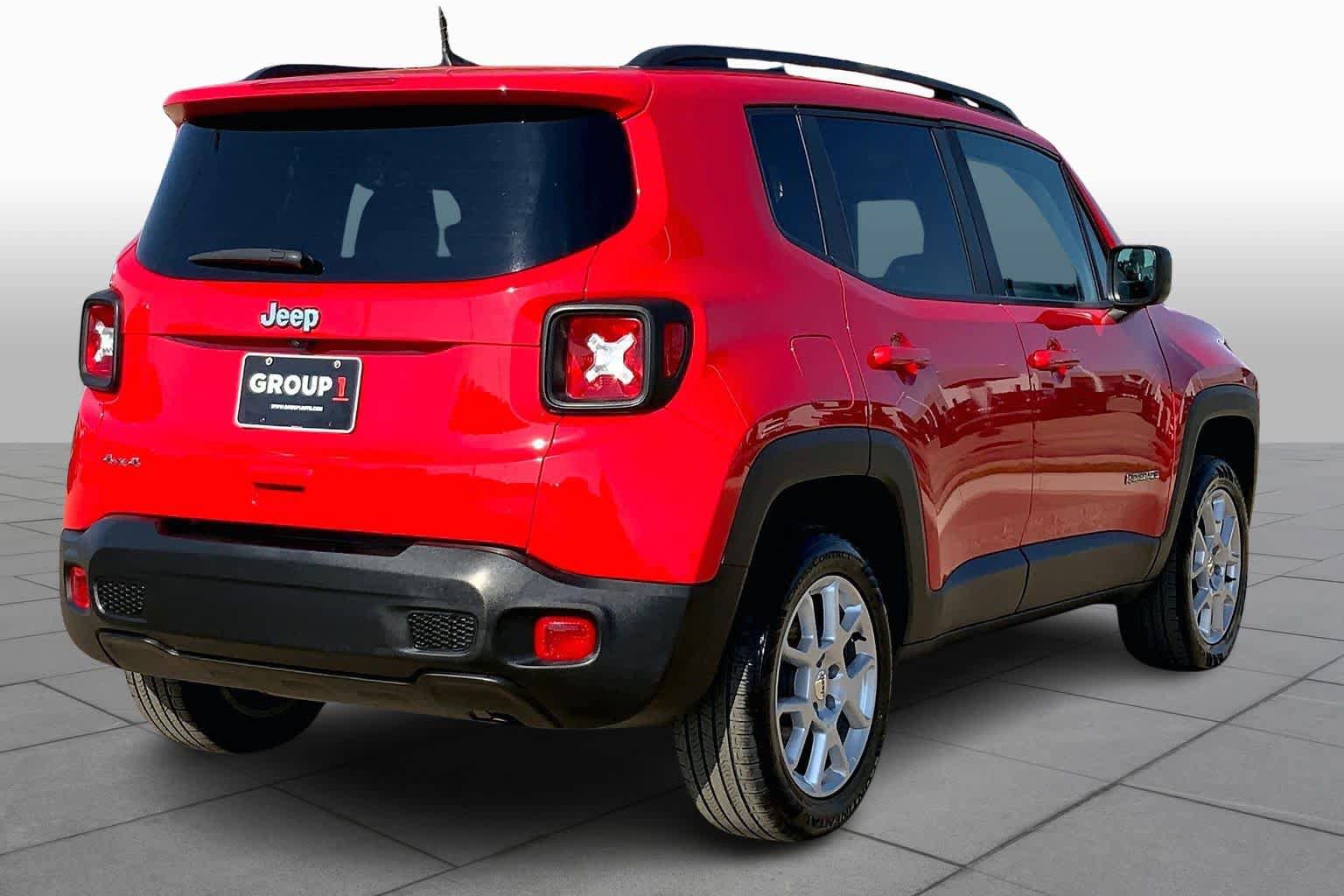 Used 2023 Jeep Renegade Latitude w/ Premium Group image 23