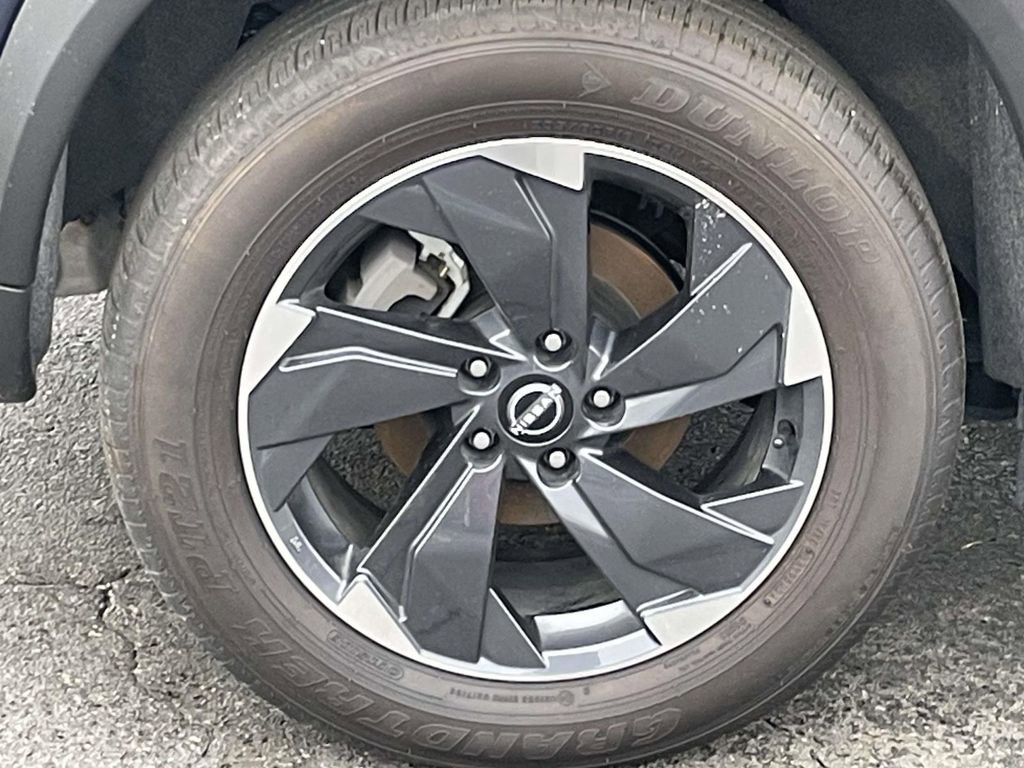 Used 2025 Nissan Rogue SV w/ SV Premium Package image 14