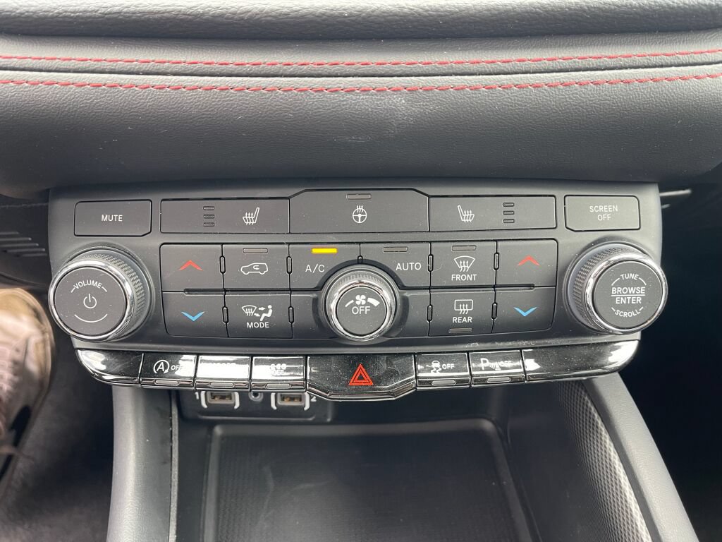 Used 2025 Dodge Durango GT AWD/4WD image 14