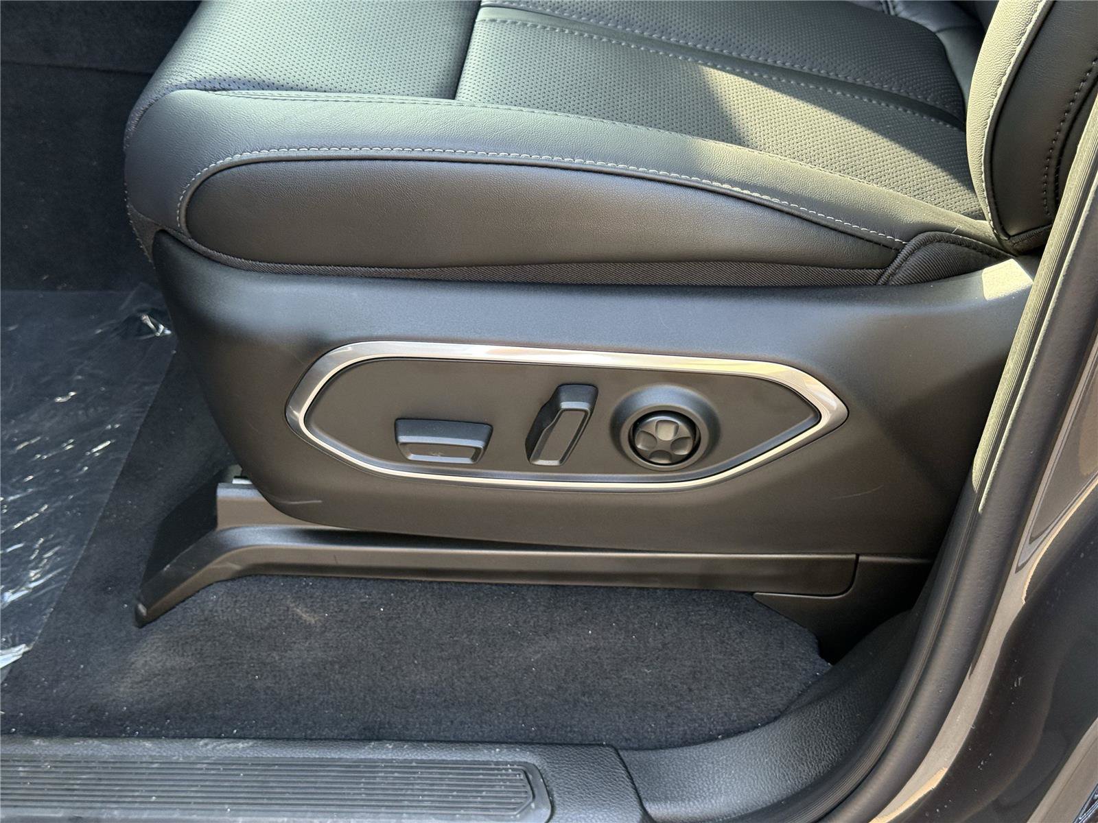 New 2025 Jeep Wagoneer L Series II AWD/4WD image 13
