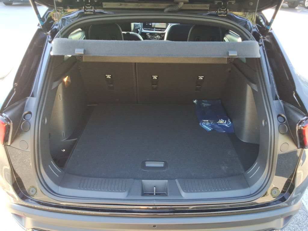 New 2026 Chevrolet Trax RS w/ Sunroof Package FWD image 14