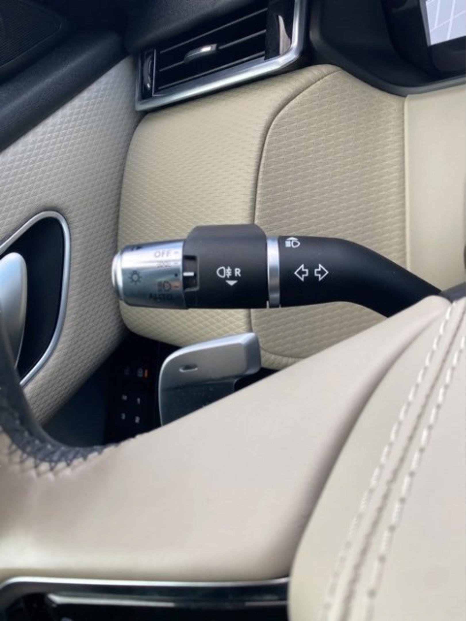 Used 2021 Land Rover Range Rover Velar R-Dynamic S image 18