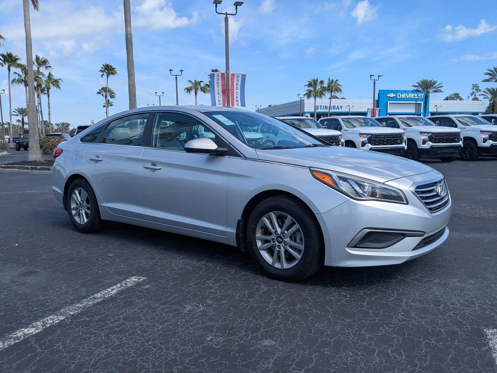 Used 2016 Hyundai Sonata SE image 2