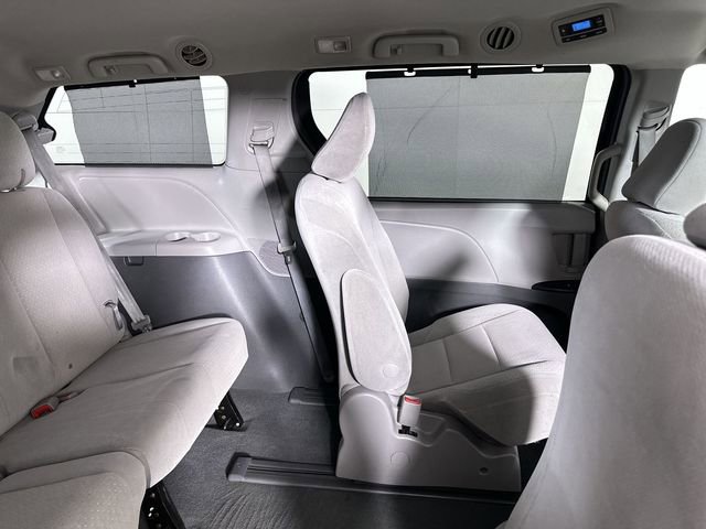 Used 2020 Toyota Sienna LE image 26
