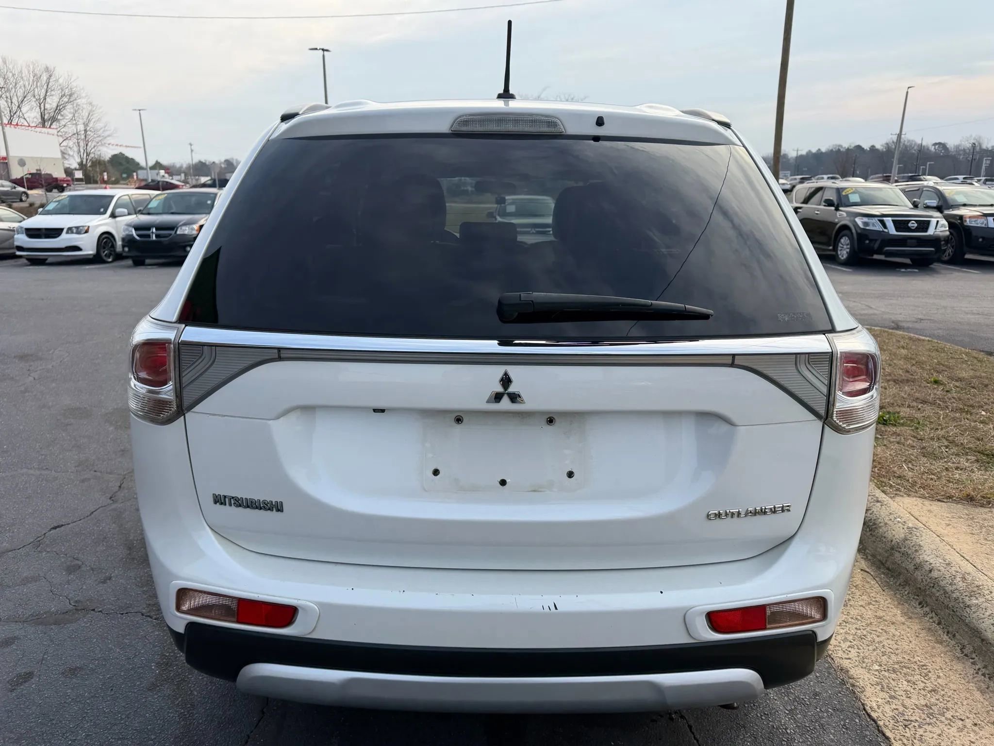 Used 2015 Mitsubishi Outlander SE image 6