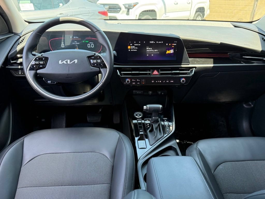 Used 2025 Kia Niro EX FWD image 31