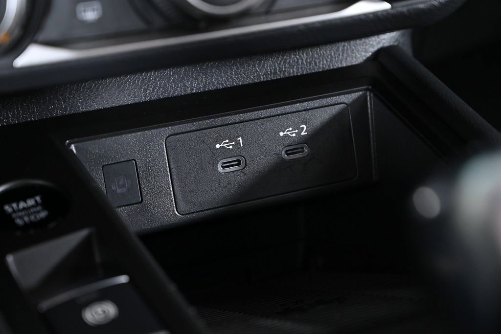 Used 2025 Nissan Kicks SV w/ SV Premium Package image 18