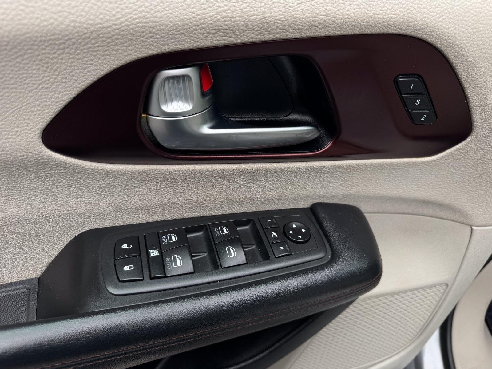 Used 2020 Chrysler Pacifica Limited FWD image 14
