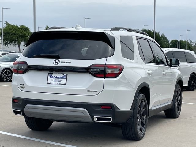 Used 2025 Honda Pilot Touring image 4