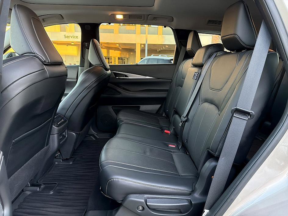 Certified 2023 INFINITI QX60 Luxe w/ Cargo Package image 12