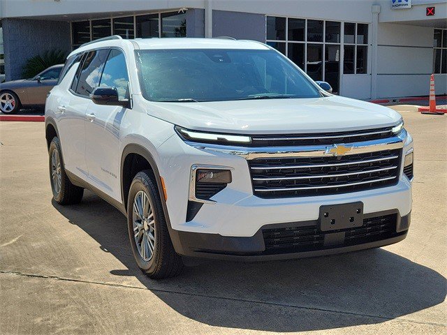 Certified 2025 Chevrolet Traverse LT image 1