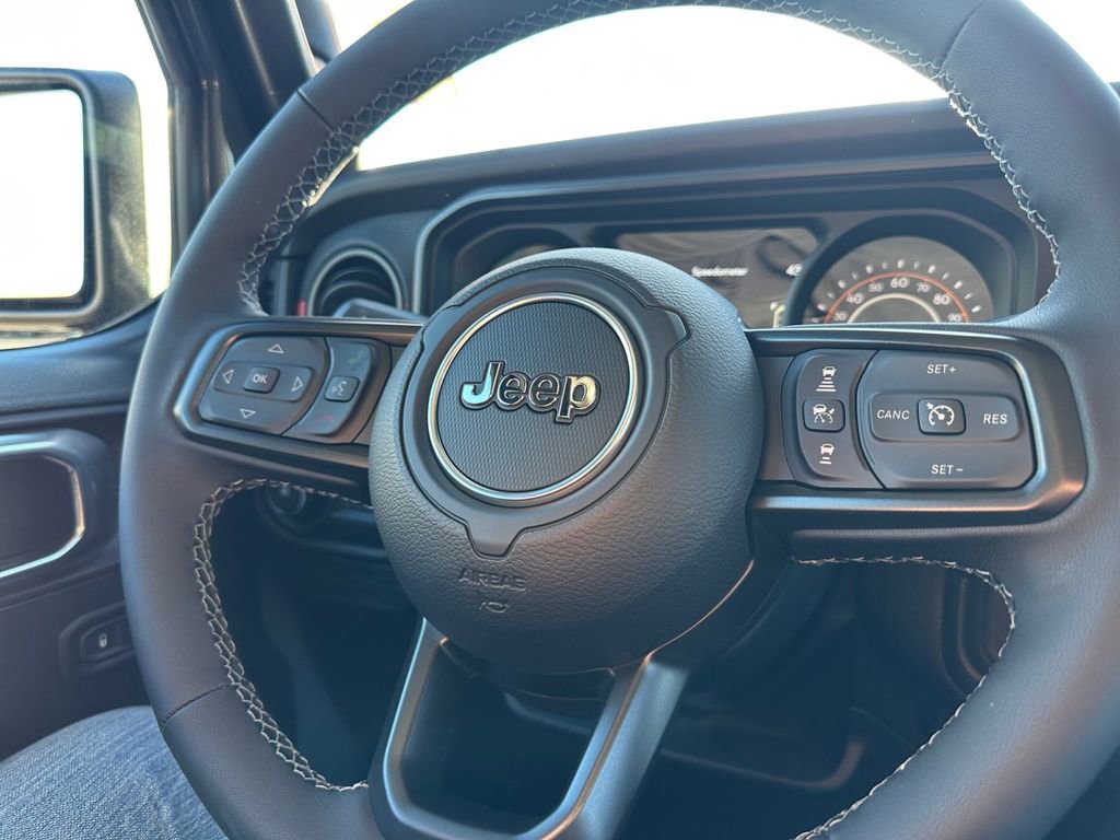 New 2026 Jeep Wrangler Unlimited Rubicon w/ Technology Group AWD/4WD image 25