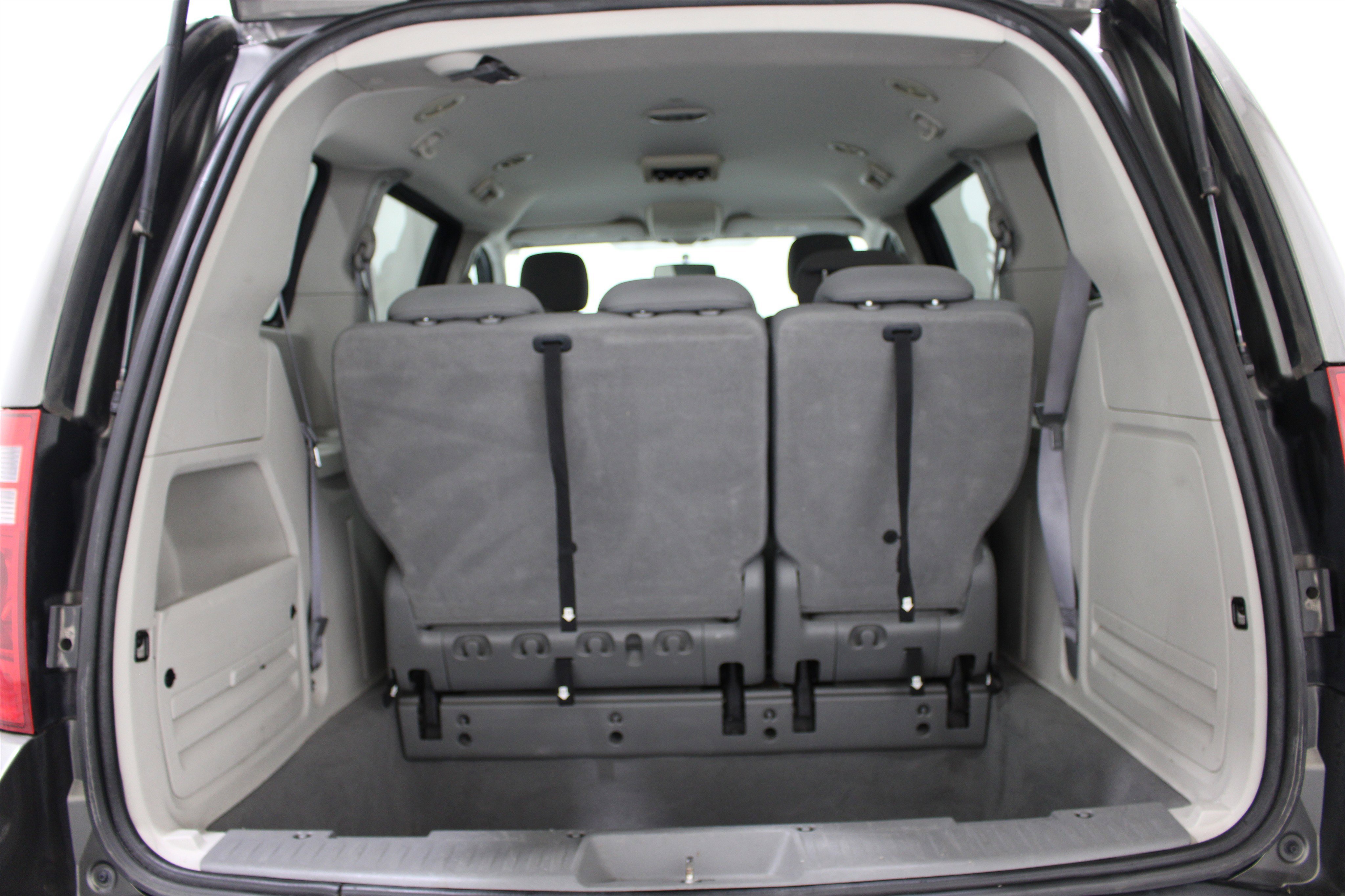 Used 2010 Dodge Grand Caravan SE FWD image 16