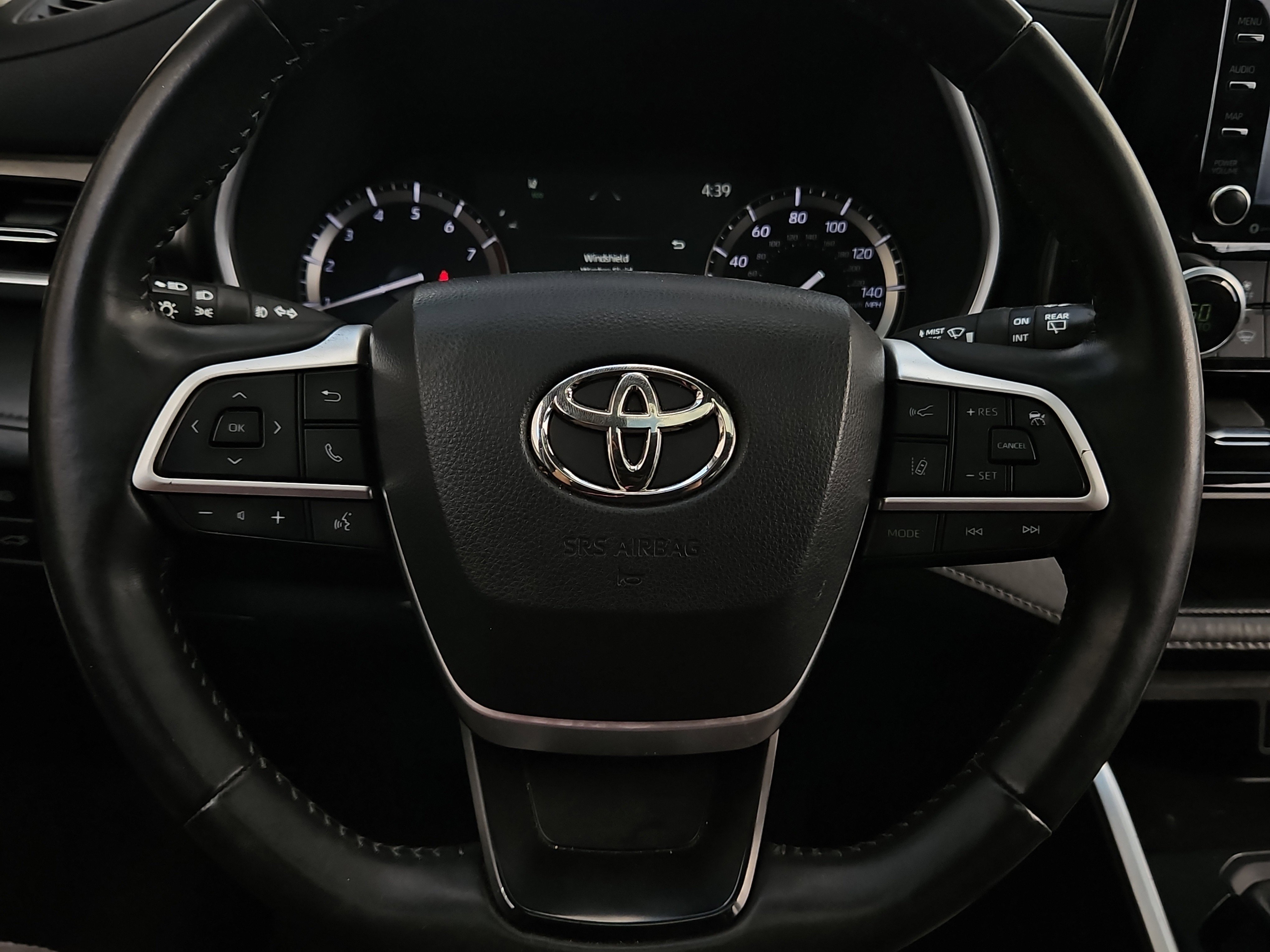 Used 2022 Toyota Highlander XLE image 10