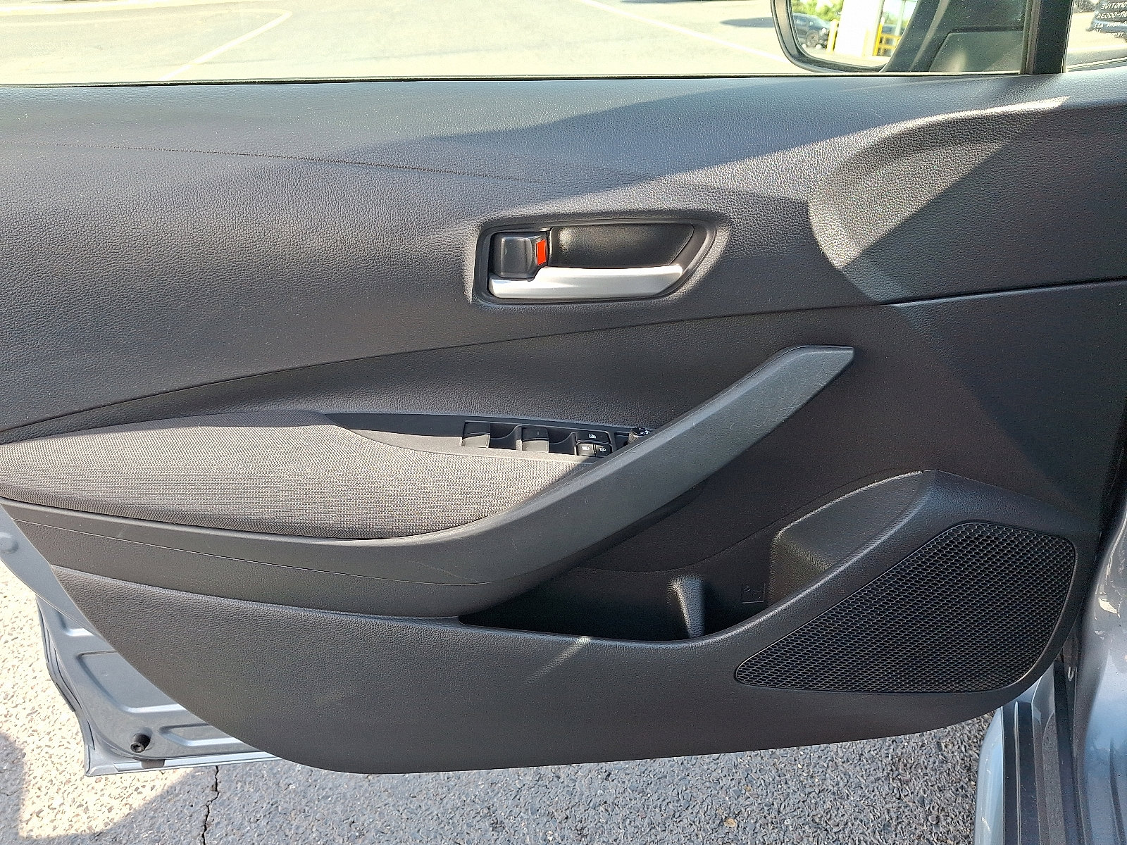 Used 2020 Toyota Corolla LE image 12