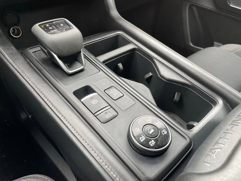 Used 2024 Nissan Pathfinder S image 22