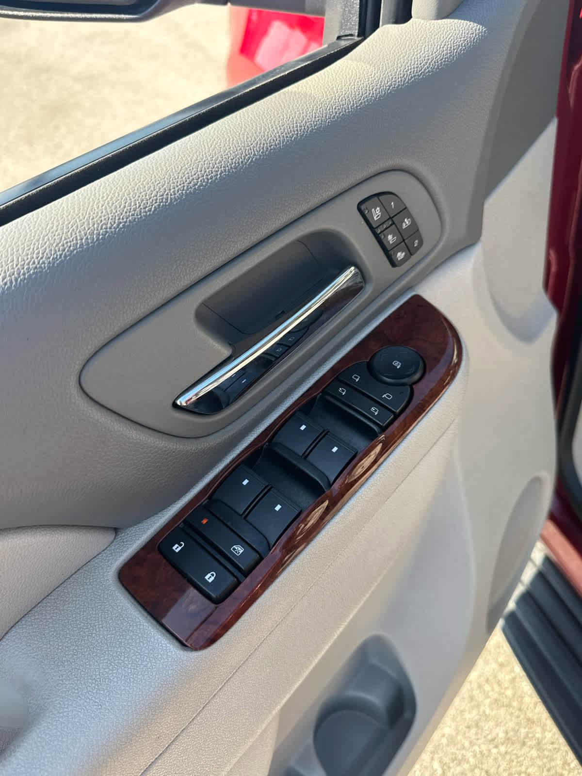 Used 2013 Chevrolet Tahoe LTZ image 18