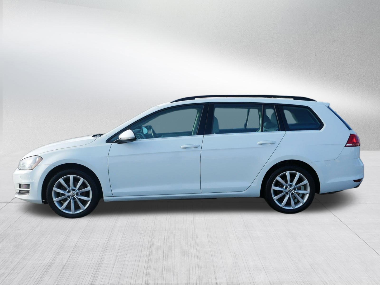 Used 2015 Volkswagen Golf SE image 4