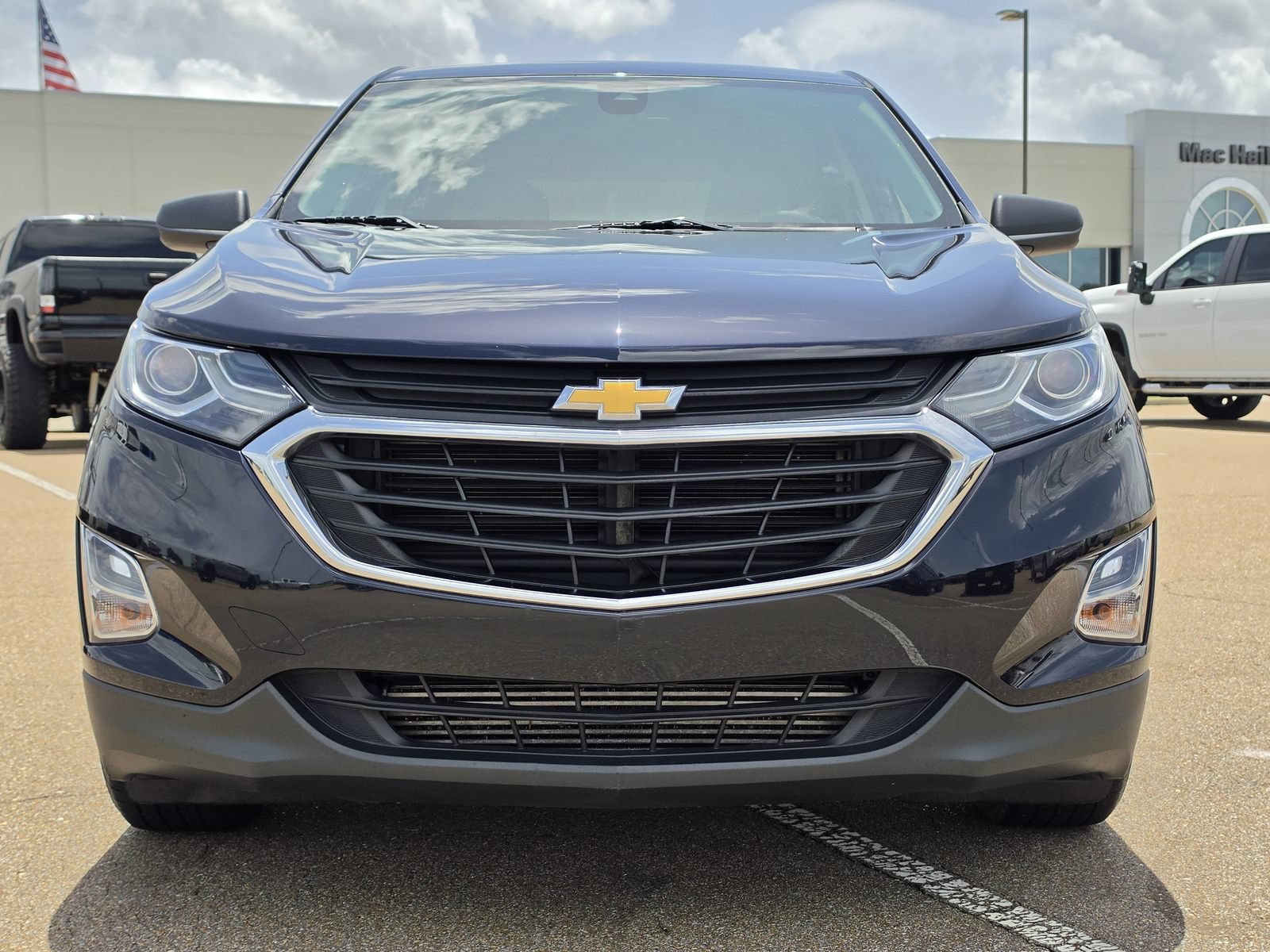 Used 2020 Chevrolet Equinox LS w/ LS Convenience Package FWD image 2