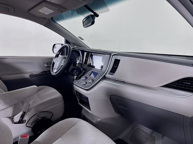 Used 2017 Toyota Sienna LE FWD image 25