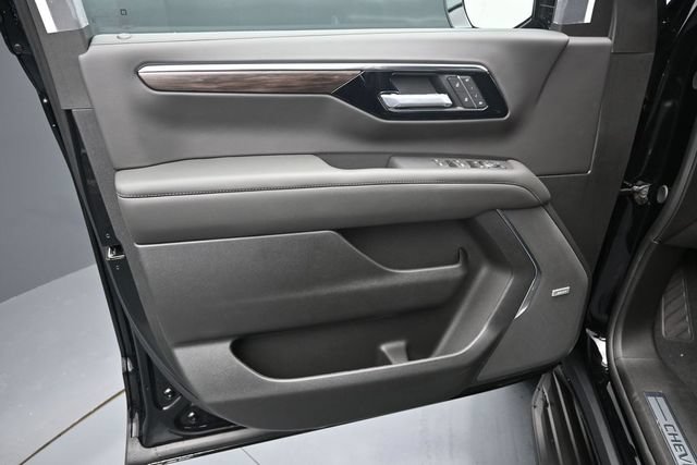 New 2026 Chevrolet Suburban LT w/ Comfort Package AWD/4WD image 21