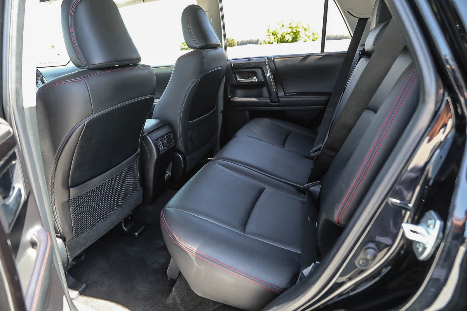 Used 2020 Toyota 4Runner TRD Off-Road Premium w/ Moonroof Package AWD/4WD image 18