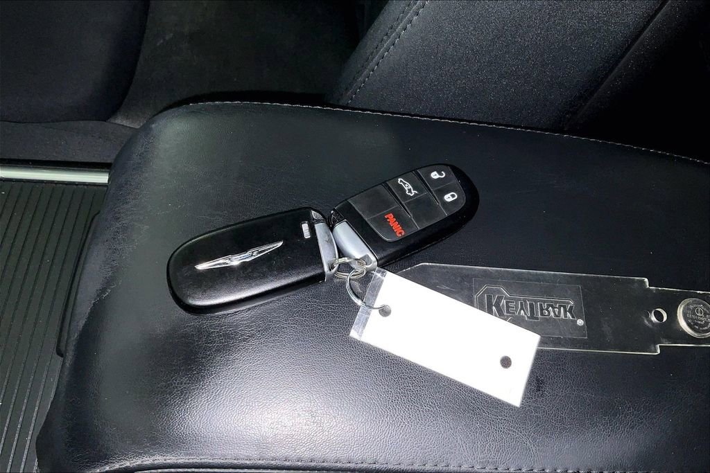 Used 2019 Chrysler 300 Touring w/ Sport Appearance Package image 13