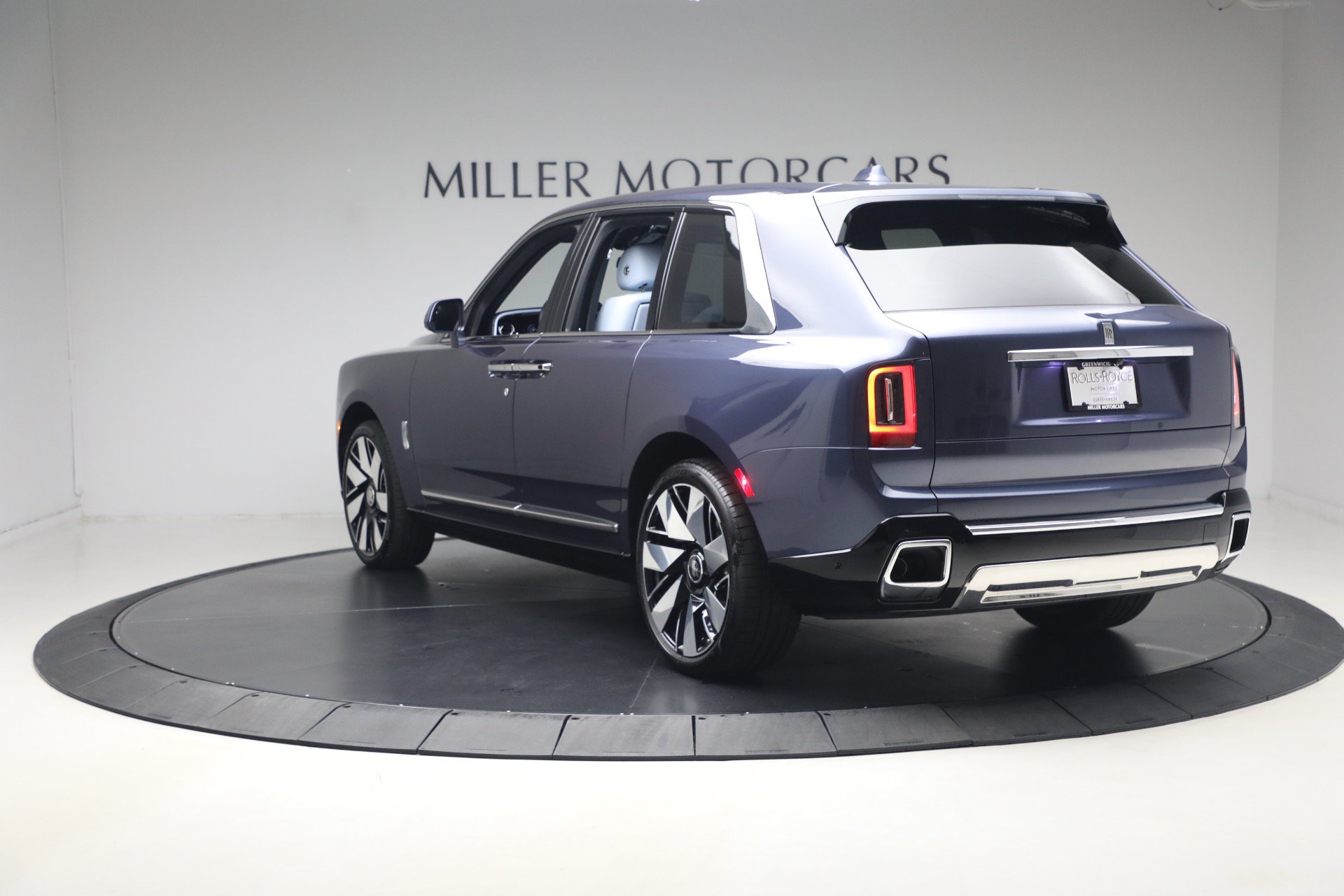 Certified 2025 Rolls-Royce Cullinan AWD/4WD image 12