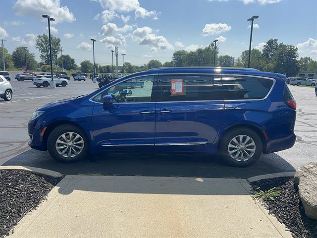 Used 2018 Chrysler Pacifica Touring-L Plus w/ Advanced Safetytec Group FWD image 4