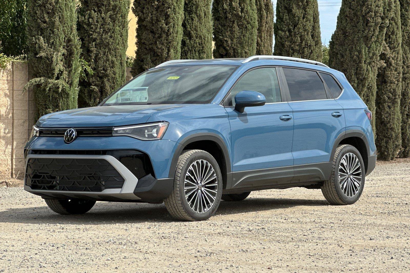 New 2026 Volkswagen Taos SE FWD image 8