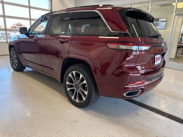 Used 2024 Jeep Grand Cherokee Overland w/ Luxury Tech Group IV AWD/4WD image 7