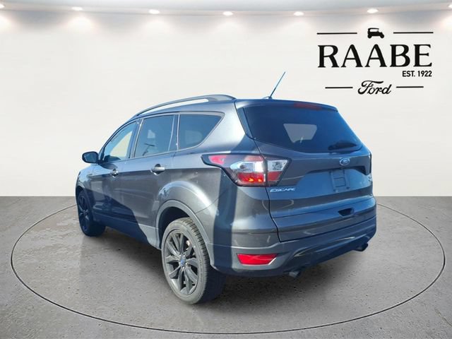 Used 2018 Ford Escape SE w/ SE Sport Appearance Package AWD/4WD image 16