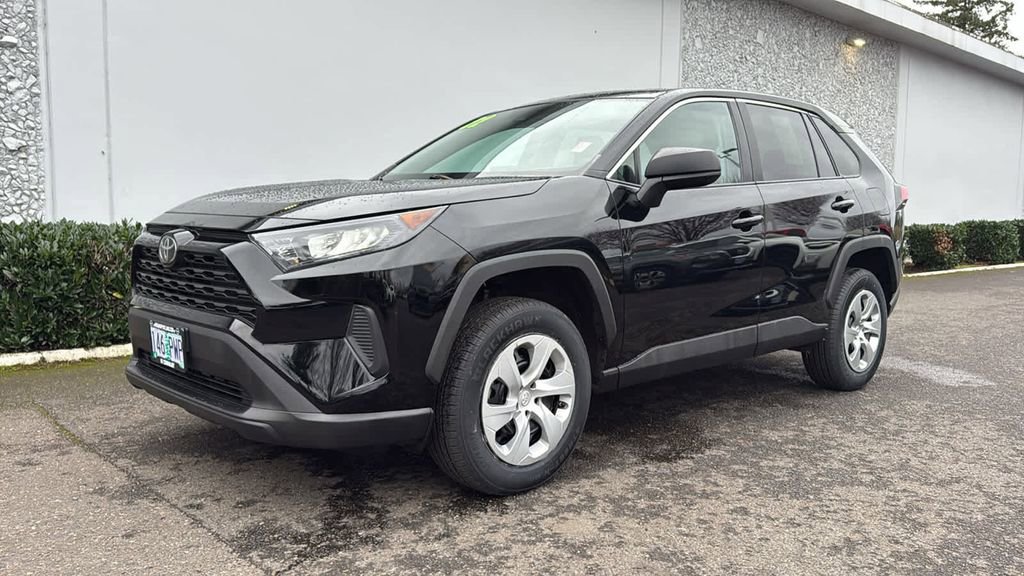 Used 2022 Toyota RAV4 LE image 1