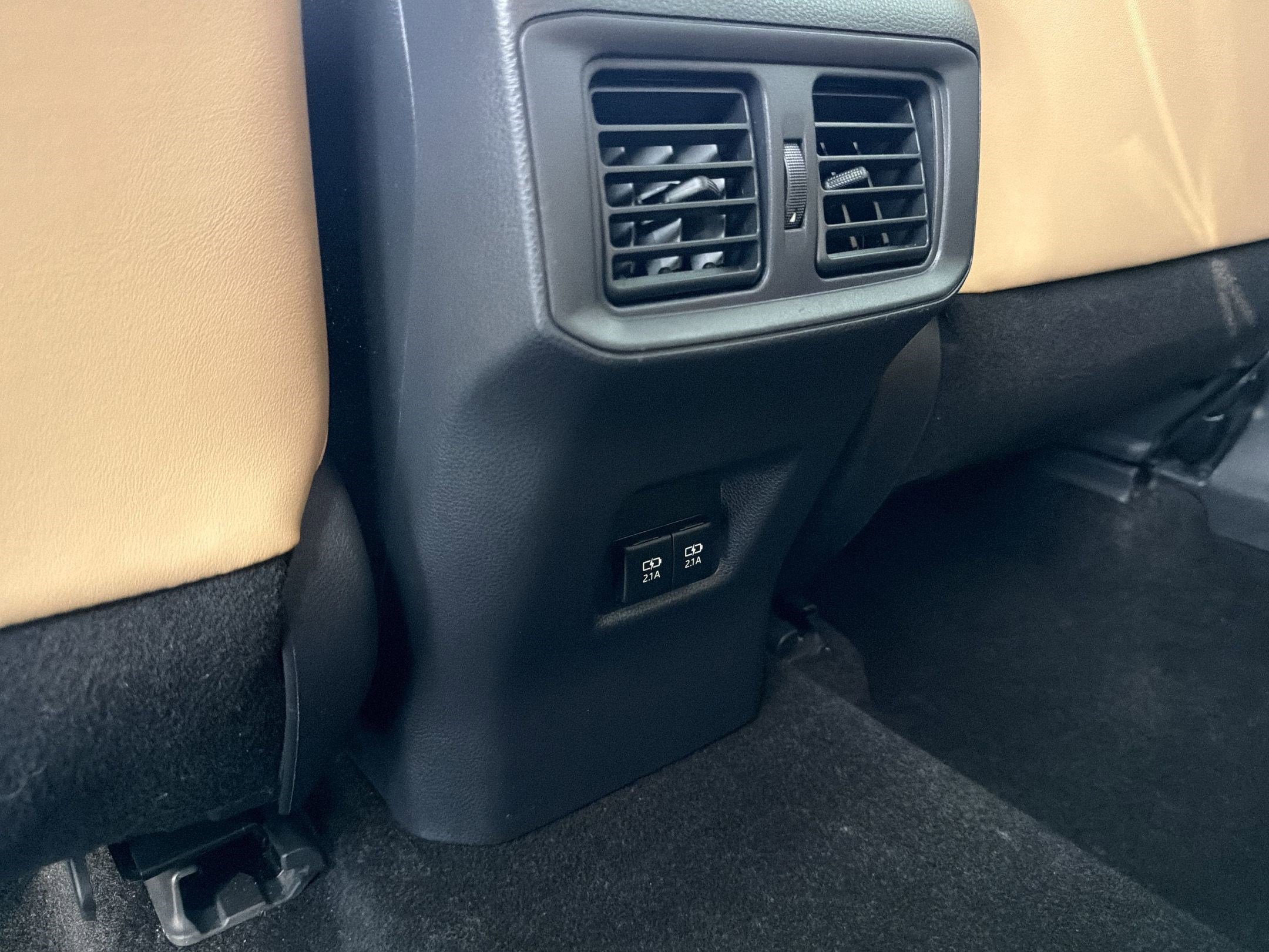 Used 2019 Toyota RAV4 XLE Premium FWD image 32