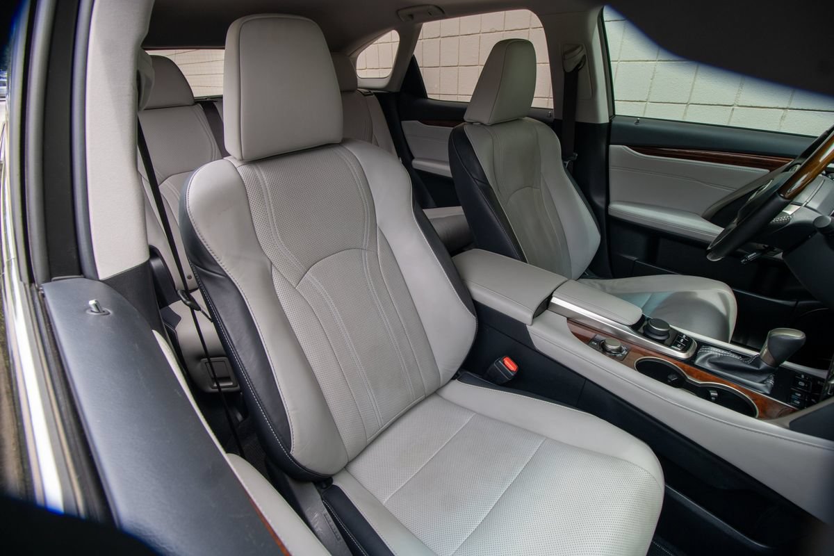 Used 2019 Lexus RX 350L FWD w/ Premium Package image 23