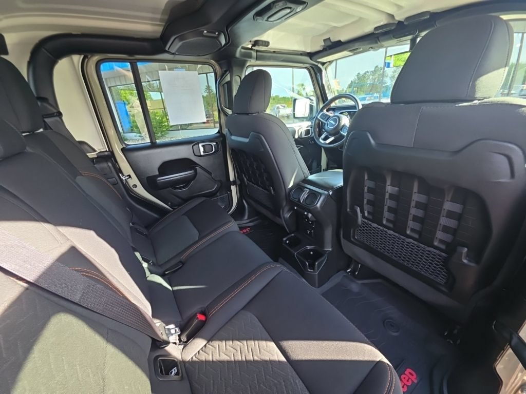 Used 2022 Jeep Gladiator Mojave w/ Cold Weather Group AWD/4WD image 14