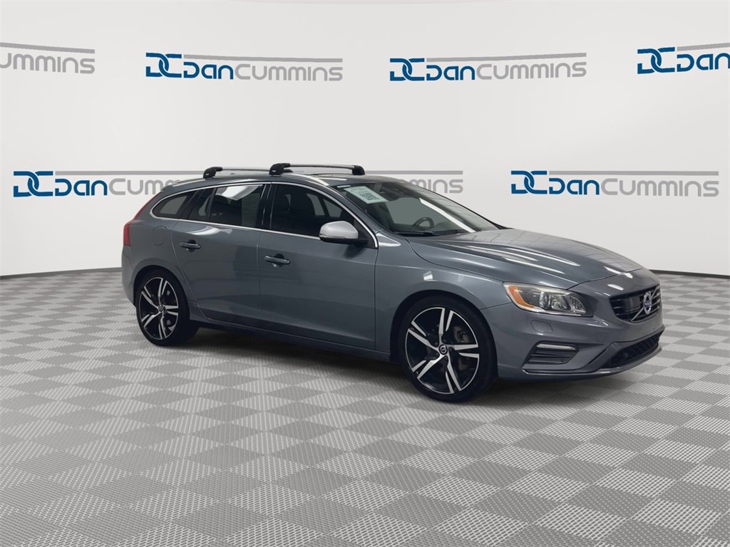 Used 2017 Volvo V60 T6 R-Design Platinum image 2
