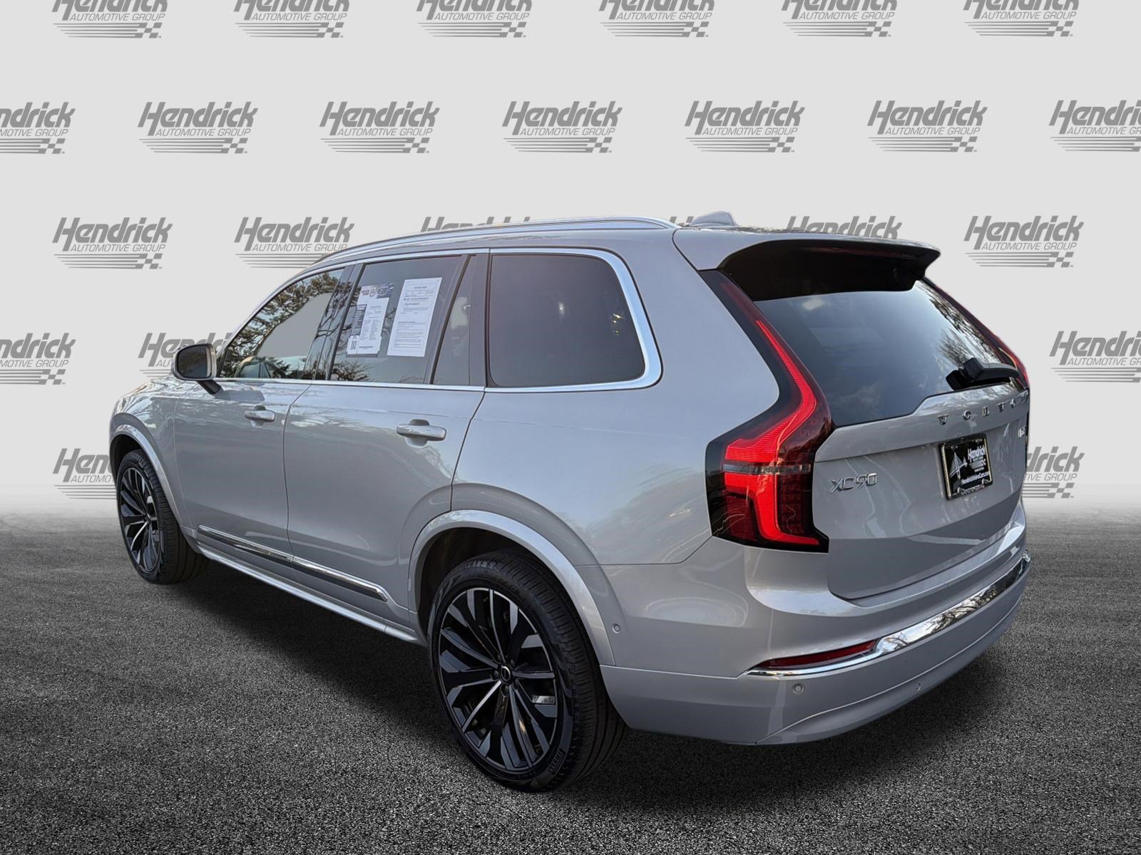 Certified 2025 Volvo XC90 B6 Plus image 8