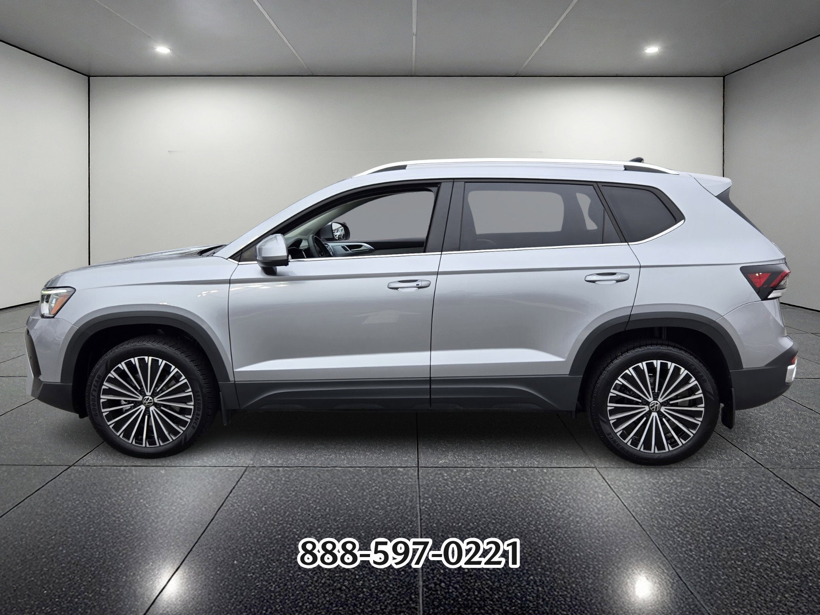 Certified 2025 Volkswagen Taos SE image 6