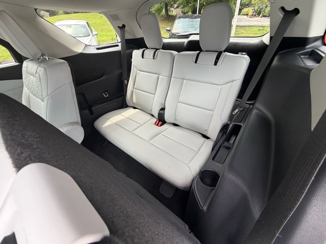Used 2025 Ford Explorer Platinum AWD/4WD image 36
