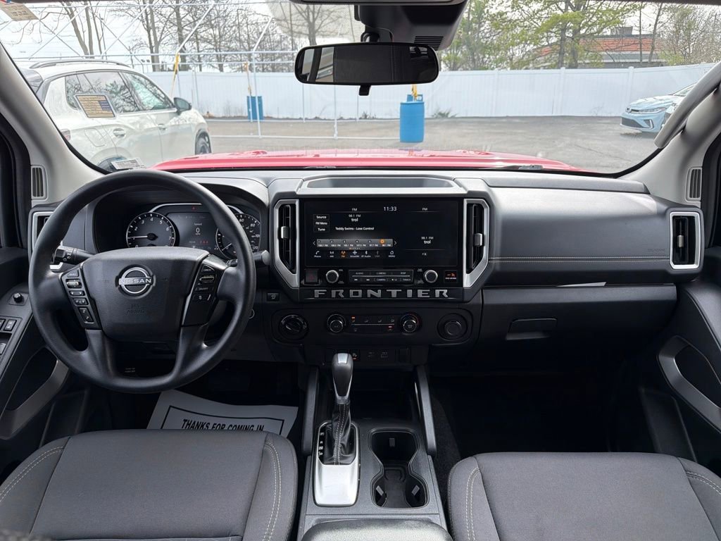 Used 2025 Nissan Frontier SV image 15