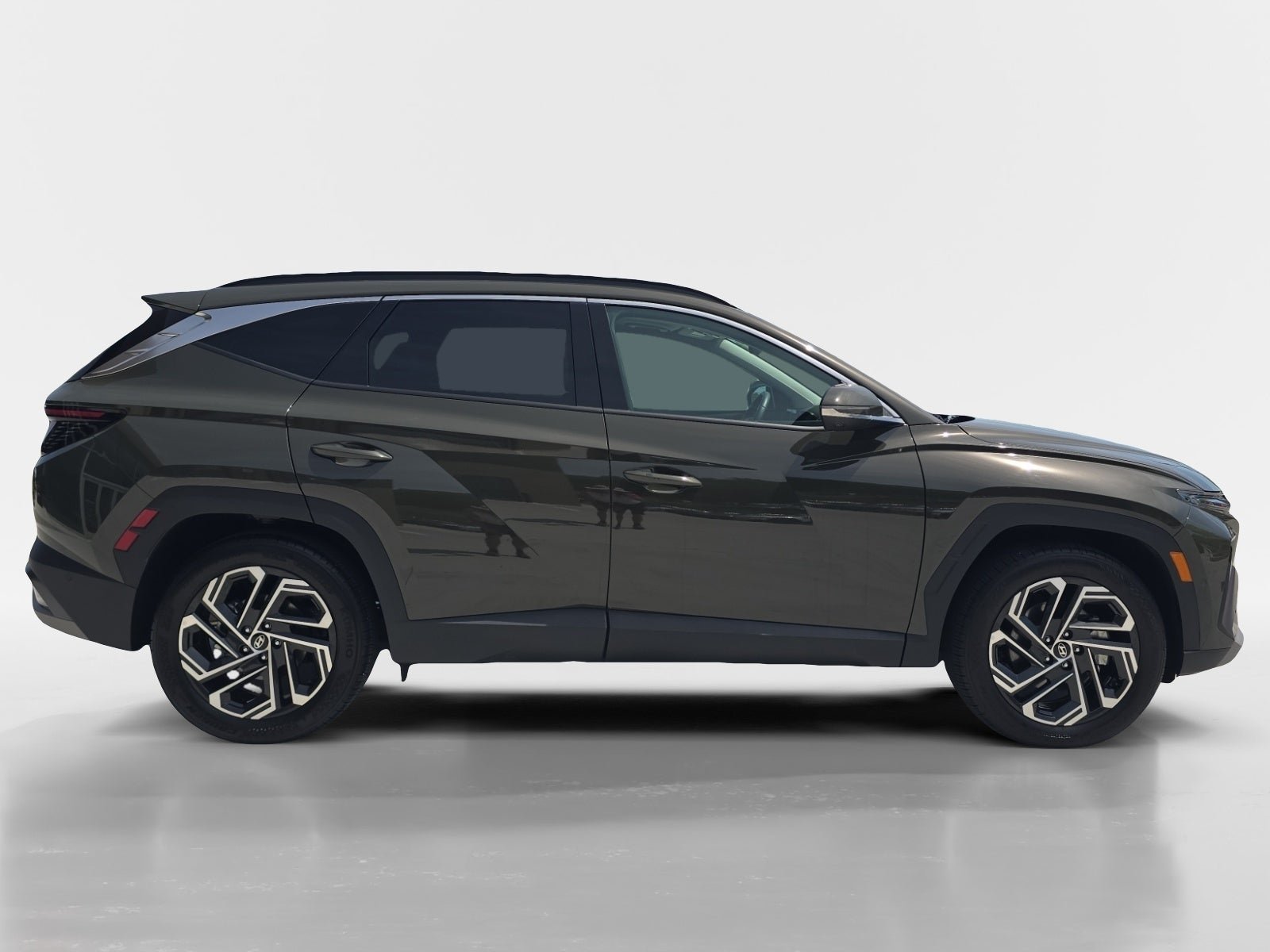 Used 2025 Hyundai Tucson Limited FWD image 2